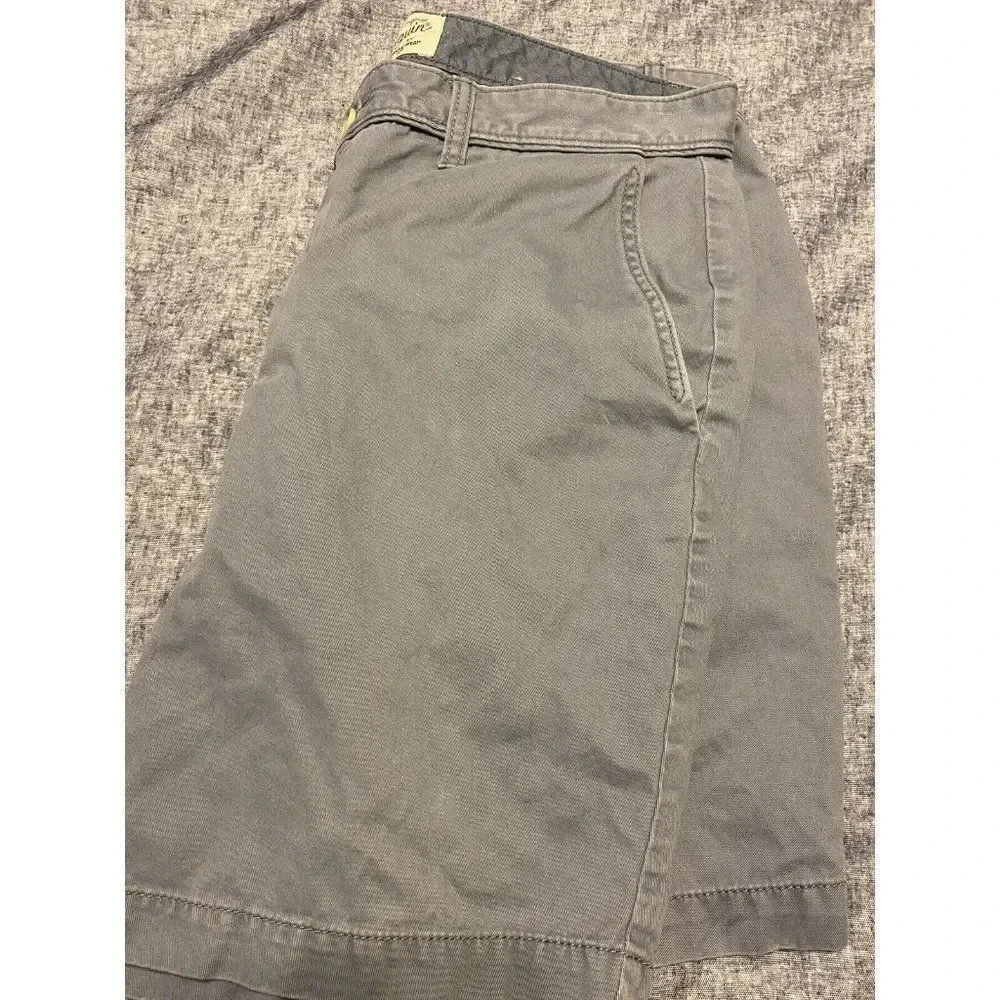 PENGUIN BY MUNSINGWEAR CHINCO SHORTS - MENS - SIZE 34- GRAY - GOOD CONDITION